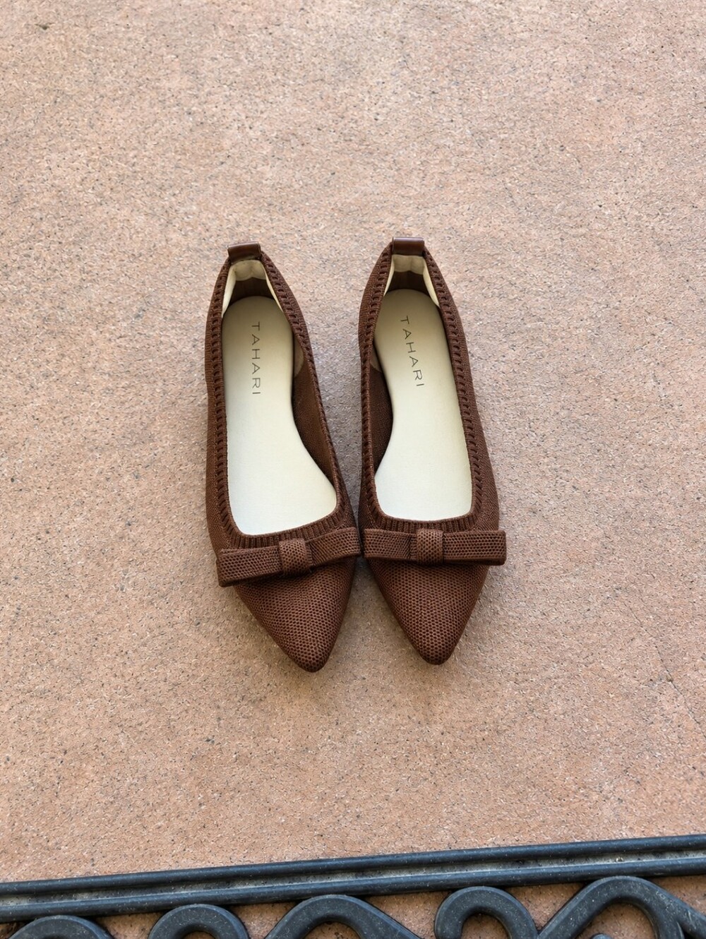 Tahari mesh bow flats 8.5